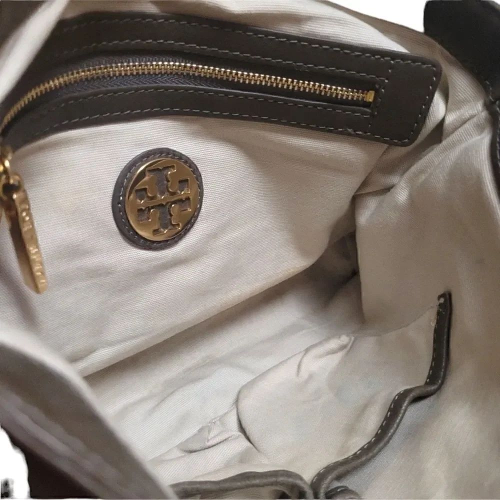 Tory Burch Carson Convertible Messenger Bag - Picture 10 of 11